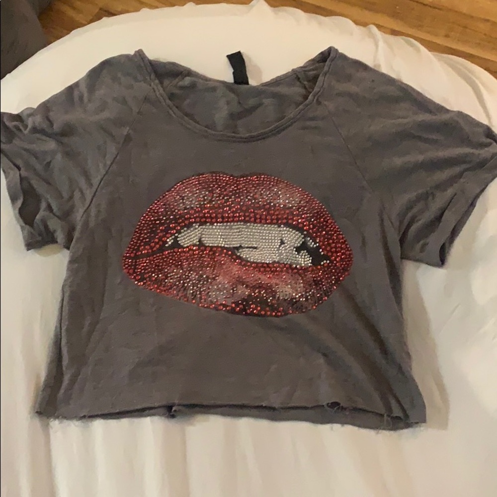 Cropped tshirt with mouth in shiny rivets